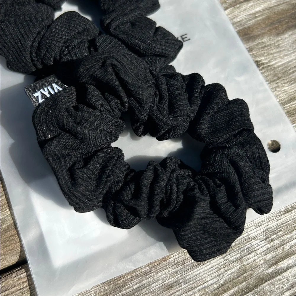 ZYIA Active Black Reve Scrunchie (2 Pack)  Item #2266 New in bag!